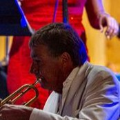 Circular photo of Michael Roberts